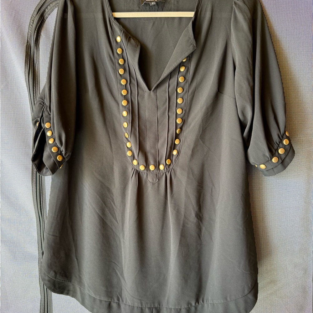 Nostalgia black brass -Trim V-Neck Blouse